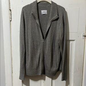 Gray Ribbed Zip-Up Cardigan